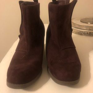 Old navy suede boots maroon color